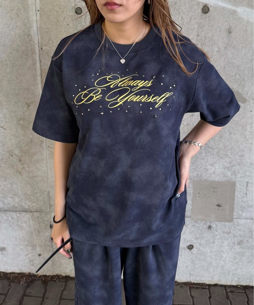 sedacle(セダクル)の「ダート加工スタッズTシャツ(Tシャツ/カットソー・レディース・ブラック/ピンク/ネイビー/ベージュ・LARGE/MEDIUM/SMALL)」の1枚目の写真