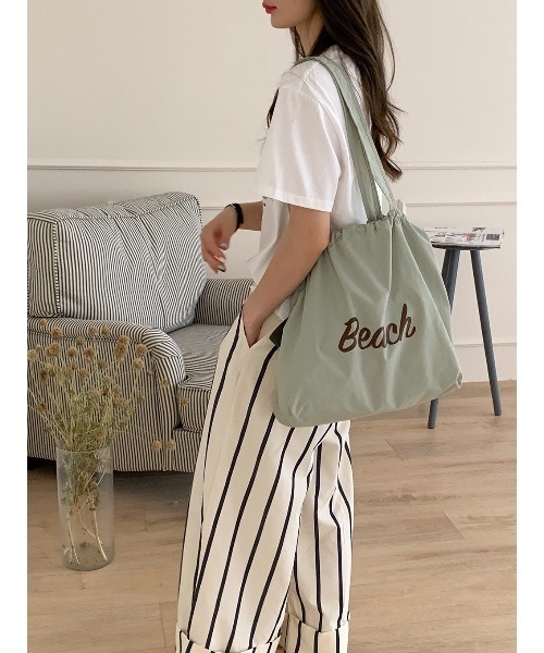 SALTMINT(ソルトミント)の「《韓国ファッション》Beach Color Drawstring Bag(ショルダーバッグ・レディース・オレンジ/イエロー/ベージュ/グレー/ライトブラウン/ブルー/グリーン/ピンク・ONE SIZE)」の5枚目の写真