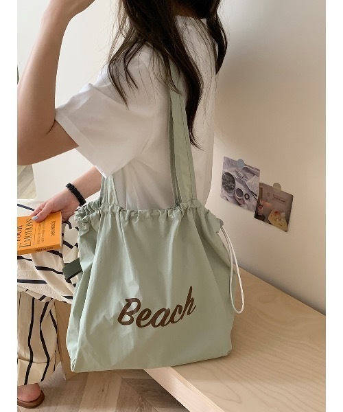SALTMINT(ソルトミント)の「《韓国ファッション》Beach Color Drawstring Bag(ショルダーバッグ・レディース・オレンジ/イエロー/ベージュ/グレー/ライトブラウン/ブルー/グリーン/ピンク・ONE SIZE)」の10枚目の写真