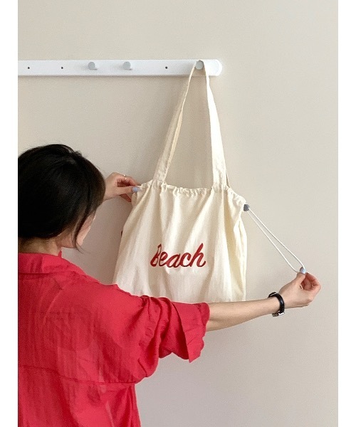 SALTMINT(ソルトミント)の「《韓国ファッション》Beach Color Drawstring Bag(ショルダーバッグ・レディース・オレンジ/イエロー/ベージュ/グレー/ライトブラウン/ブルー/グリーン/ピンク・ONE SIZE)」の16枚目の写真