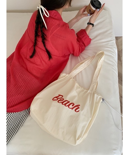 SALTMINT(ソルトミント)の「《韓国ファッション》Beach Color Drawstring Bag(ショルダーバッグ・レディース・オレンジ/イエロー/ベージュ/グレー/ライトブラウン/ブルー/グリーン/ピンク・ONE SIZE)」の18枚目の写真