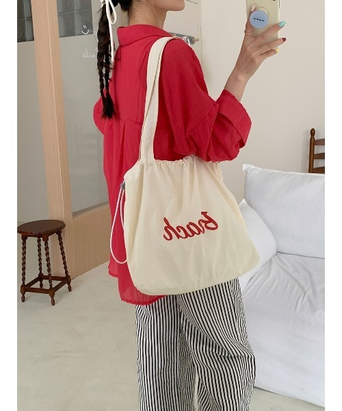 SALTMINT(ソルトミント)の「《韓国ファッション》Beach Color Drawstring Bag(ショルダーバッグ・レディース・オレンジ/イエロー/ベージュ/グレー/ライトブラウン/ブルー/グリーン/ピンク・ONE SIZE)」の19枚目の写真