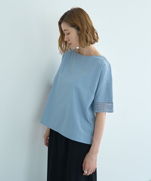 YECCA VECCA（イェッカヴェッカ）の「レースMIXドルマンブラウス（シャツ/ブラウス・レディース・オフホワイト/ブルー/チャコールグレー・FREE）」の9枚目の写真