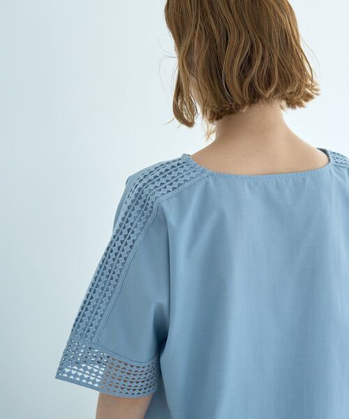 YECCA VECCA（イェッカヴェッカ）の「レースMIXドルマンブラウス（シャツ/ブラウス・レディース・オフホワイト/ブルー/チャコールグレー・FREE）」の13枚目の写真