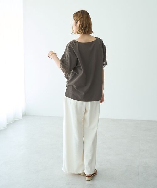 YECCA VECCA（イェッカヴェッカ）の「レースMIXドルマンブラウス（シャツ/ブラウス・レディース・オフホワイト/ブルー/チャコールグレー・FREE）」の21枚目の写真