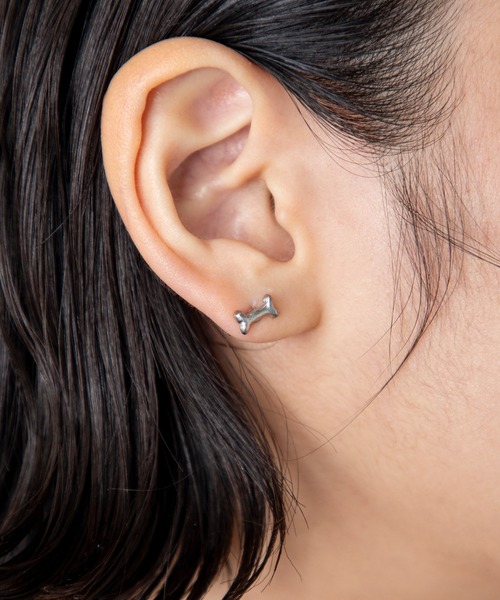MILLION CARATS(ミリオンカラッツ)の「【luccica】-フレンチブルドッグ- フレンチブルのつぶらな瞳にキュン。表情豊かなモチーフと輝きで、気分をあげてくれる3点ピアスセット。遊び心と大人の可愛げを両立する、luccicaらしい“ちょっと特別”なデザインが魅力(ピアス(両耳用)・レディース・マルチ・FREE)」の4枚目の写真
