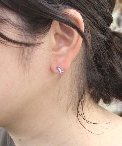 MILLION CARATS(ミリオンカラッツ)の「【luccica】-フレンチブルドッグ- フレンチブルのつぶらな瞳にキュン。表情豊かなモチーフと輝きで、気分をあげてくれる3点ピアスセット。遊び心と大人の可愛げを両立する、luccicaらしい“ちょっと特別”なデザインが魅力(ピアス(両耳用)・レディース・マルチ・FREE)」の7枚目の写真