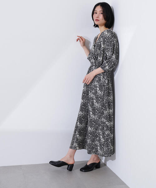 N.（N. Natural Beauty Basic）（エヌエヌナチュラルビューティーベーシック）の「【PS/低身長サイズ】カシュクールフラワープリントワンピース（ワンピース・レディース・ブラウン系その他/ブラック系その他・PS/MEDIUM）」の8枚目の写真