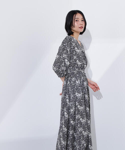 N.（N. Natural Beauty Basic）（エヌエヌナチュラルビューティーベーシック）の「【PS/低身長サイズ】カシュクールフラワープリントワンピース（ワンピース・レディース・ブラウン系その他/ブラック系その他・PS/MEDIUM）」の6枚目の写真