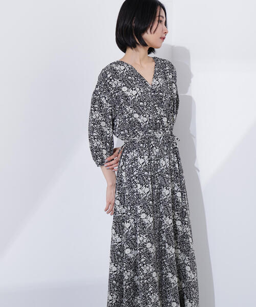 N.（N. Natural Beauty Basic）（エヌエヌナチュラルビューティーベーシック）の「【PS/低身長サイズ】カシュクールフラワープリントワンピース（ワンピース・レディース・ブラウン系その他/ブラック系その他・PS/MEDIUM）」の3枚目の写真