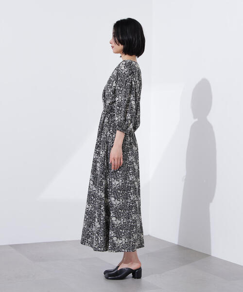 N.（N. Natural Beauty Basic）（エヌエヌナチュラルビューティーベーシック）の「【PS/低身長サイズ】カシュクールフラワープリントワンピース（ワンピース・レディース・ブラウン系その他/ブラック系その他・PS/MEDIUM）」の21枚目の写真