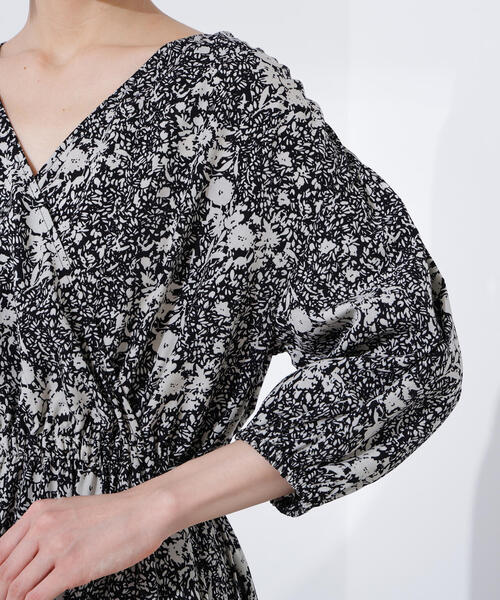 N.（N. Natural Beauty Basic）（エヌエヌナチュラルビューティーベーシック）の「【PS/低身長サイズ】カシュクールフラワープリントワンピース（ワンピース・レディース・ブラウン系その他/ブラック系その他・PS/MEDIUM）」の17枚目の写真