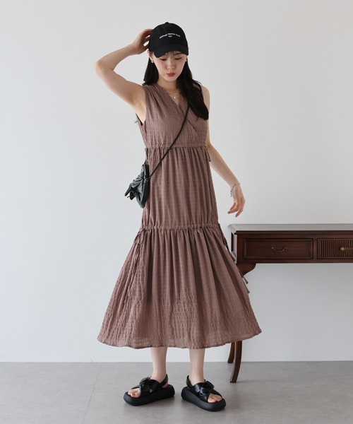 BLUEEAST（ブルーイースト）の「サイドリボンカシュクールティアードワンピース（ワンピース・レディース・モカ/ブルーグレー/ブラック・MEDIUM）」の14枚目の写真