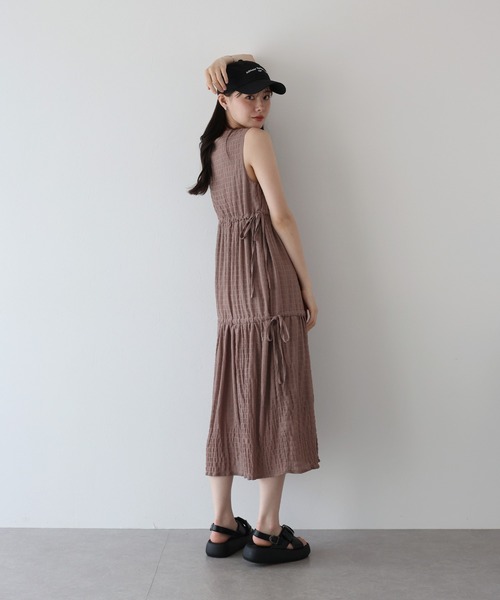 BLUEEAST（ブルーイースト）の「サイドリボンカシュクールティアードワンピース（ワンピース・レディース・モカ/ブルーグレー/ブラック・MEDIUM）」の16枚目の写真
