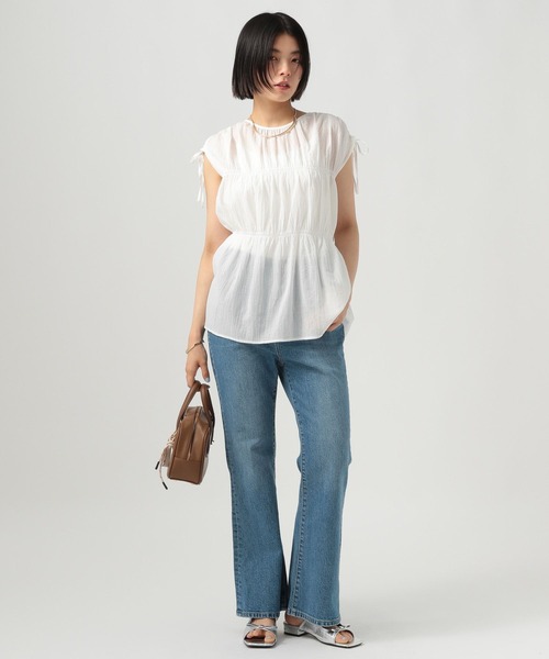 BAYFLOW（ベイフロー）の「ギャザーブラウスノースリーブ（シャツ/ブラウス・レディース・ブラック/ブルー/オフホワイト・FREE）」の4枚目の写真