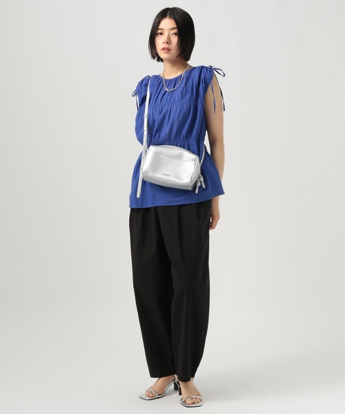 BAYFLOW（ベイフロー）の「ギャザーブラウスノースリーブ（シャツ/ブラウス・レディース・ブラック/ブルー/オフホワイト・FREE）」の10枚目の写真