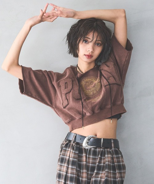 PAGEBOY(ページボーイ)の「リメイクライクカレッジ(半袖)(Tシャツ/カットソー・レディース・ダークブラウン/チャコールグレー/グレー・FREE)」の1枚目の写真