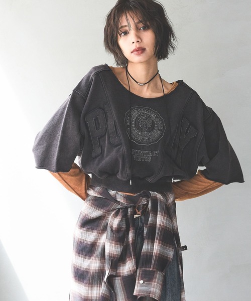 PAGEBOY(ページボーイ)の「リメイクライクカレッジ(半袖)(Tシャツ/カットソー・レディース・ダークブラウン/チャコールグレー/グレー・FREE)」の2枚目の写真