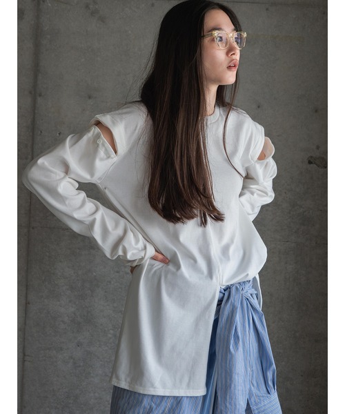 k3&co.(ケイスリーアンドコー)の「Slit top(Tシャツ/カットソー・レディース・ホワイト/ブラック・ONE SIZE)」の6枚目の写真