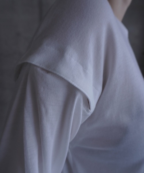 k3&co.(ケイスリーアンドコー)の「Slit top(Tシャツ/カットソー・レディース・ホワイト/ブラック・ONE SIZE)」の22枚目の写真