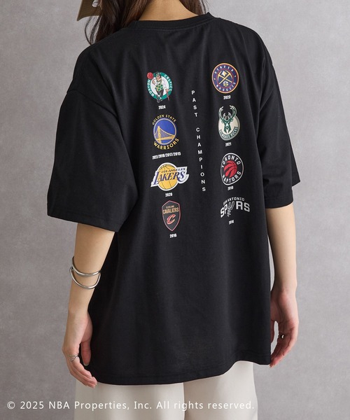 NBA(エヌビーエー)の「【NBA】NBA CHAMPIONS TEAM ARCHIVE Tee / LAKERS・CELTICS・WARRIORS /レイカーズ・セルティックス・ウォリアーズ(Tシャツ/カットソー・レディース・ブラック/ホワイト・XS/S/M/L/XL)」の3枚目の写真