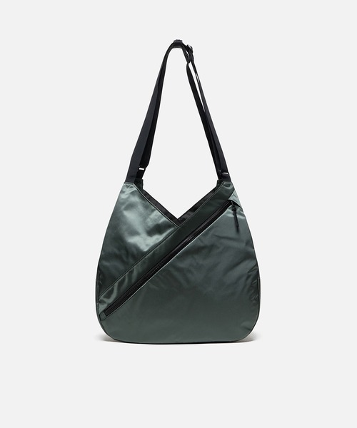 AIGLE(エーグル)の「アーバン ショルダーバッグ 10L(ショルダーバッグ・レディース・ピンク/ブラック/グレー・FREE)」の19枚目の写真