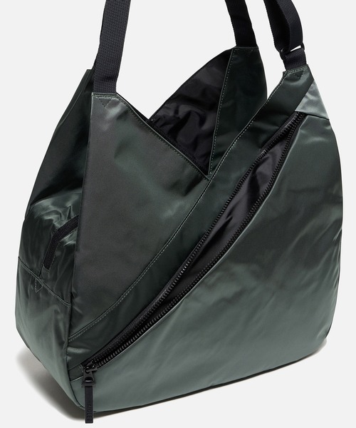 AIGLE(エーグル)の「アーバン ショルダーバッグ 10L(ショルダーバッグ・レディース・ピンク/ブラック/グレー・FREE)」の22枚目の写真