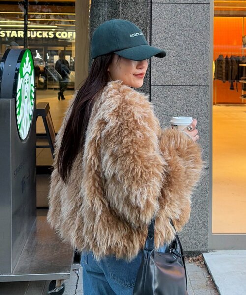 WILLOW（ウィロー）の「【willow】クリンクルミックスファーアウター（ブルゾン・レディース・ライトグレー/キャメル・ONE SIZE）」の4枚目の写真