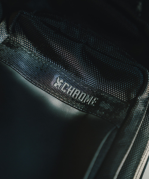 CHROME（クローム）の「［ CHROME / クローム ］AXCEL DAYPACK SLIM BK_BLACK / アクセル デイパック スリム ブラック 耐水 12L バックパック ビジネスバッグ 完全防水ポケット 15インチPC収納（バックパック/リュック・メンズ・ブラック・FREE）」の16枚目の写真