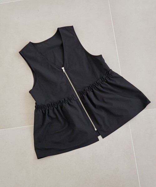 coen(コーエン)の「ペプラムジップベスト(ベスト・レディース・ベージュ/ブラック/オリーブ・FREE)」の2枚目の写真