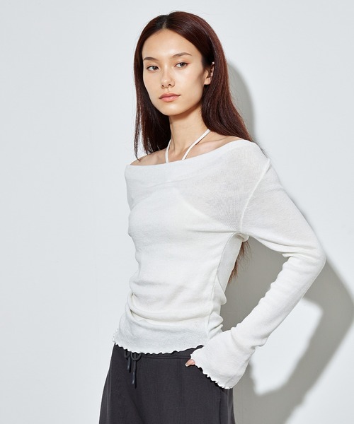 SUWDEE(スーディー)の「off shoulder strap cut tops(Tシャツ/カットソー・レディース・ホワイト/グレー・FREE)」の1枚目の写真