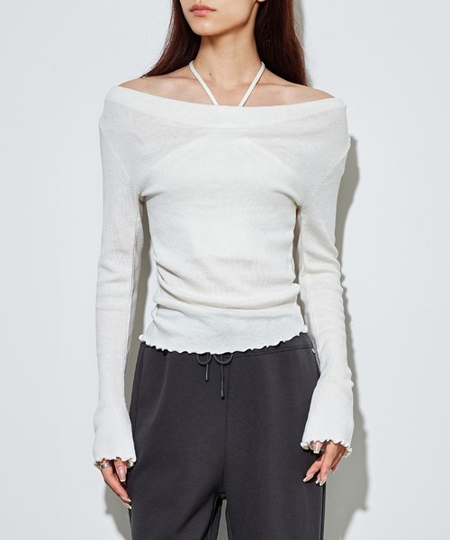 SUWDEE(スーディー)の「off shoulder strap cut tops(Tシャツ/カットソー・レディース・ホワイト/グレー・FREE)」の4枚目の写真