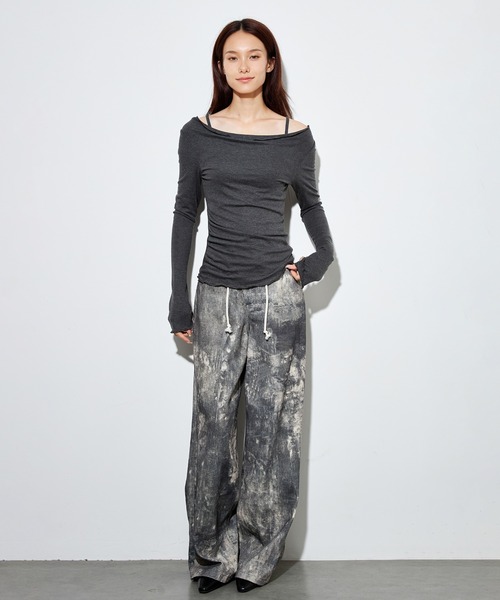 SUWDEE(スーディー)の「off shoulder strap cut tops(Tシャツ/カットソー・レディース・ホワイト/グレー・FREE)」の6枚目の写真
