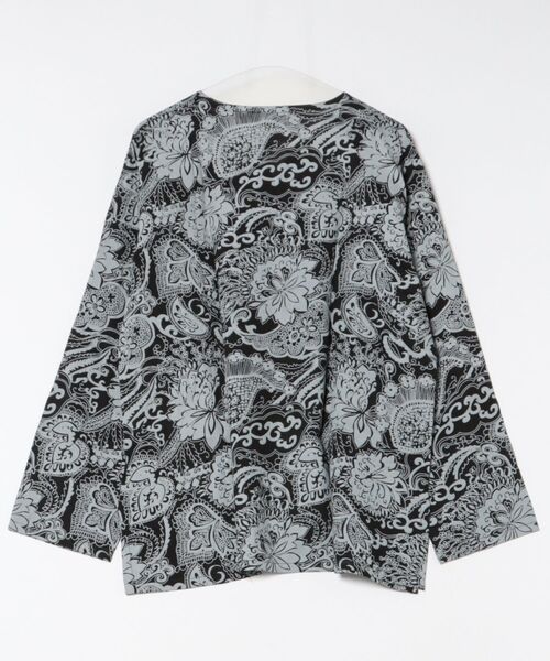 MARAI（マーライ）の「ボタニカル柄 キーネック長袖プルオーバー（Tシャツ/カットソー・レディース・ブラック/ネイビー/グリーン・FREE）」の4枚目の写真
