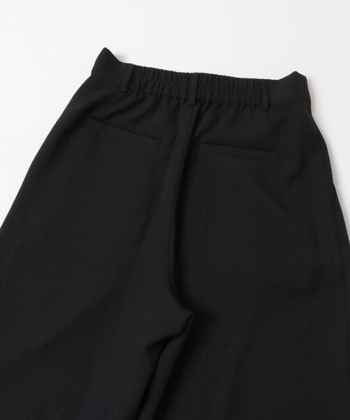 F by ROSSO(エフバイロッソ)の「『UR TECH SMOOTHLUXE』F by ROSSO タックワイドパンツ(その他パンツ・レディース・ベージュ/ブラック/チャコールグレー・38/36/34)」の8枚目の写真