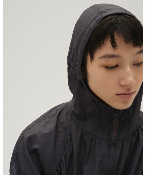 TODAYFUL（トゥデイフル）の「Nylon Gather Blouson（ブルゾン・レディース・キナリ/インディゴブルー・36inch/38inch）」の6枚目の写真