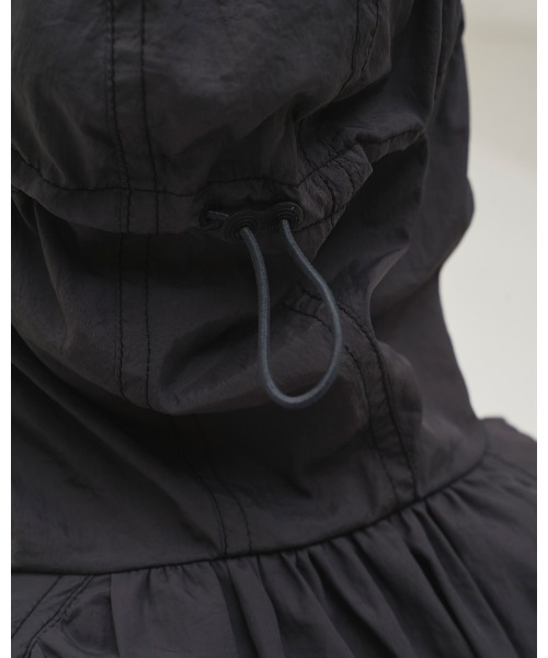 TODAYFUL（トゥデイフル）の「Nylon Gather Blouson（ブルゾン・レディース・キナリ/インディゴブルー・36inch/38inch）」の7枚目の写真