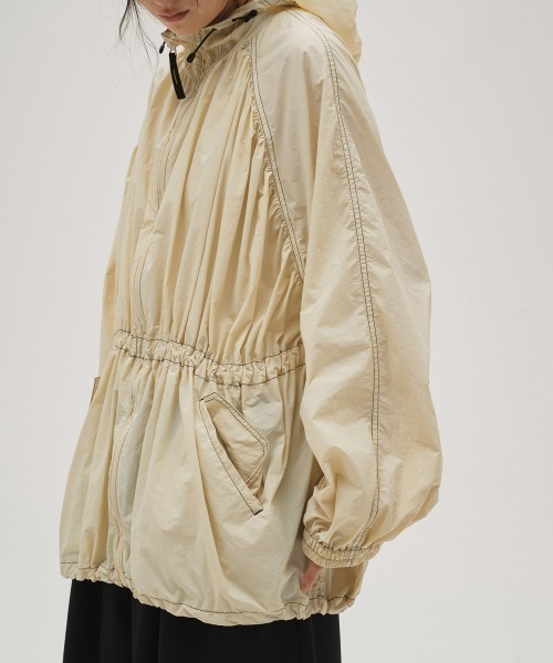 TODAYFUL（トゥデイフル）の「Nylon Gather Blouson（ブルゾン・レディース・キナリ/インディゴブルー・36inch/38inch）」の8枚目の写真