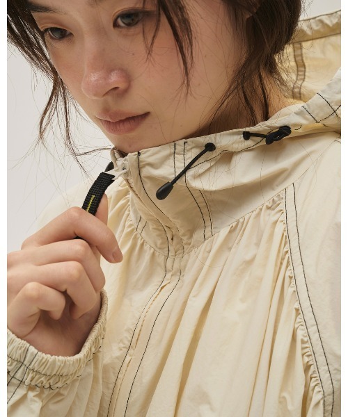 TODAYFUL（トゥデイフル）の「Nylon Gather Blouson（ブルゾン・レディース・キナリ/インディゴブルー・36inch/38inch）」の10枚目の写真