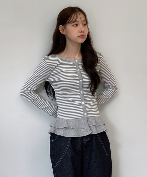 by muni:r(バイ ムニール)の「【着用動画あり・3色展開】ストライプフリル配色カーディガン(Tシャツ/カットソー・レディース・ブラック/ダークグレー/ライトグレー・FREE)」の1枚目の写真