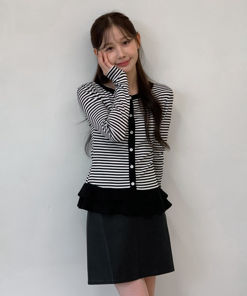 by muni:r(バイ ムニール)の「【着用動画あり・3色展開】ストライプフリル配色カーディガン(Tシャツ/カットソー・レディース・ブラック/ダークグレー/ライトグレー・FREE)」の11枚目の写真