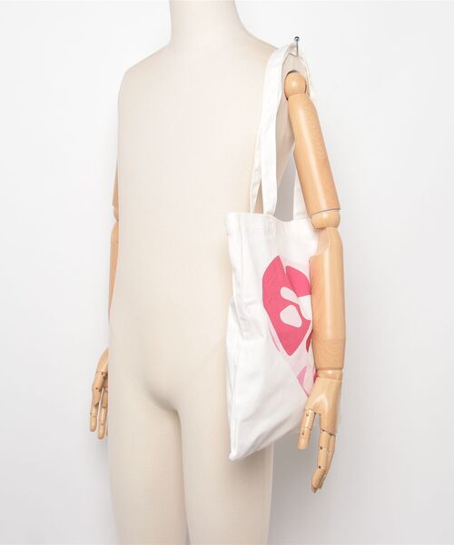 A BATHING APE（アベイシングエイプ）の「APEE TOTE BAG #2（トートバッグ・レディース・アイボリー・FREE）」の7枚目の写真