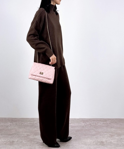 CLOTHY（クロシィ）の「【上品リラックス×着回し自在。きれいめニットセットアップ】ハイネックニットセットアップ（セットアップ・レディース・ブラウン/マスタード/オフホワイト/ブラック・FREE）」の3枚目の写真