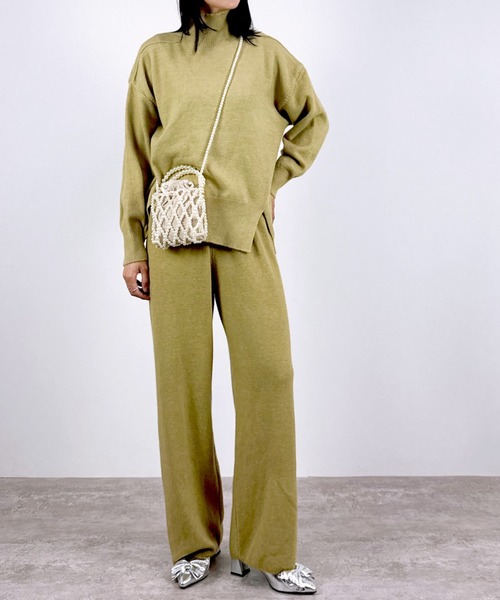 CLOTHY（クロシィ）の「【上品リラックス×着回し自在。きれいめニットセットアップ】ハイネックニットセットアップ（セットアップ・レディース・ブラウン/マスタード/オフホワイト/ブラック・FREE）」の4枚目の写真