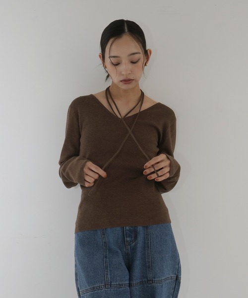 hellam(へラム)の「マルチウェイチョーカーニット(Tシャツ/カットソー・レディース・ブラウン/レッド/アイボリー/ブラック・FREE)」の12枚目の写真