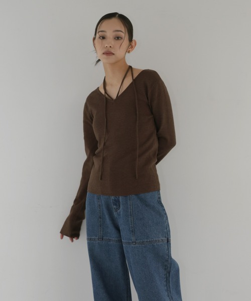 hellam(へラム)の「マルチウェイチョーカーニット(Tシャツ/カットソー・レディース・ブラウン/レッド/アイボリー/ブラック・FREE)」の13枚目の写真