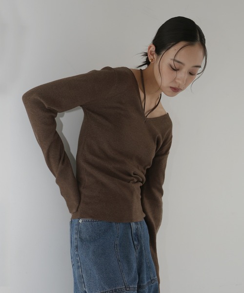 hellam(へラム)の「マルチウェイチョーカーニット(Tシャツ/カットソー・レディース・ブラウン/レッド/アイボリー/ブラック・FREE)」の14枚目の写真