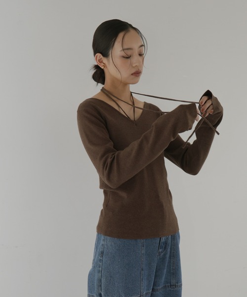 hellam(へラム)の「マルチウェイチョーカーニット(Tシャツ/カットソー・レディース・ブラウン/レッド/アイボリー/ブラック・FREE)」の17枚目の写真