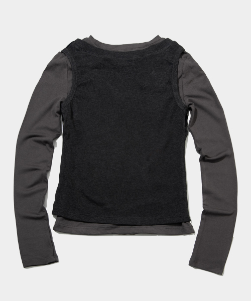 PLACE STUDIO（プレイススタジオ）の「スタッズVネックツーウェイスリーブレスレイヤードTシャツ[チャコール]（Tシャツ/カットソー・レディース・チャコール・FREE）」の4枚目の写真