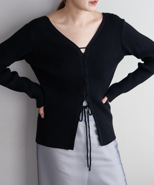 SHENERY(シーナリー)の「レースアップニット(ニット/セーター・レディース・オフホワイト/ブラック/ベージュ・FREE)」の2枚目の写真